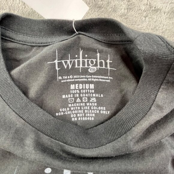 Twilight Movie Edward Bella Men's Medium Black Shirt New Moon Eclipse Breaking - Picture 3 of 8